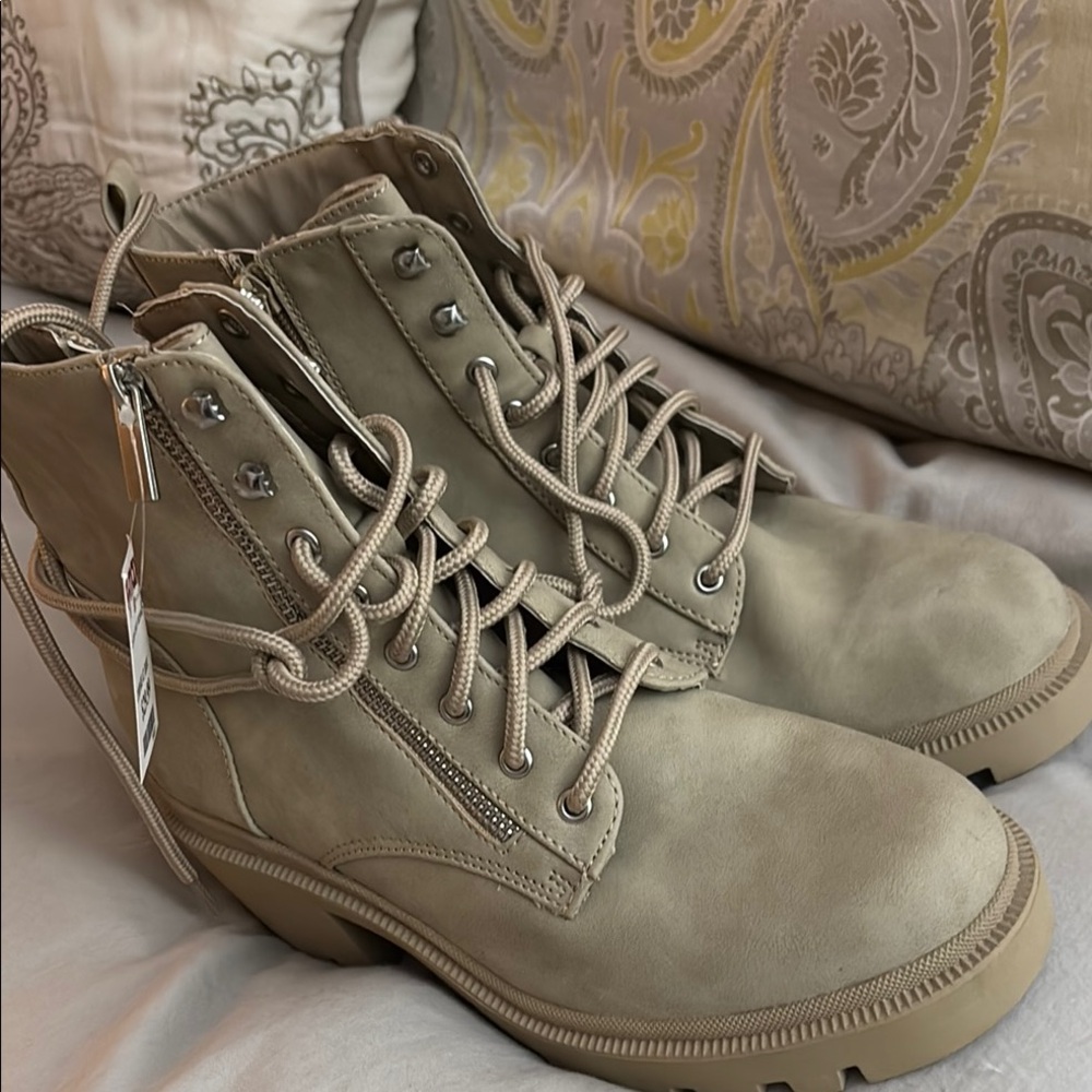 Esprit Beige Lace-Up Ankle Boots chunky sole NWT size 9 sueded